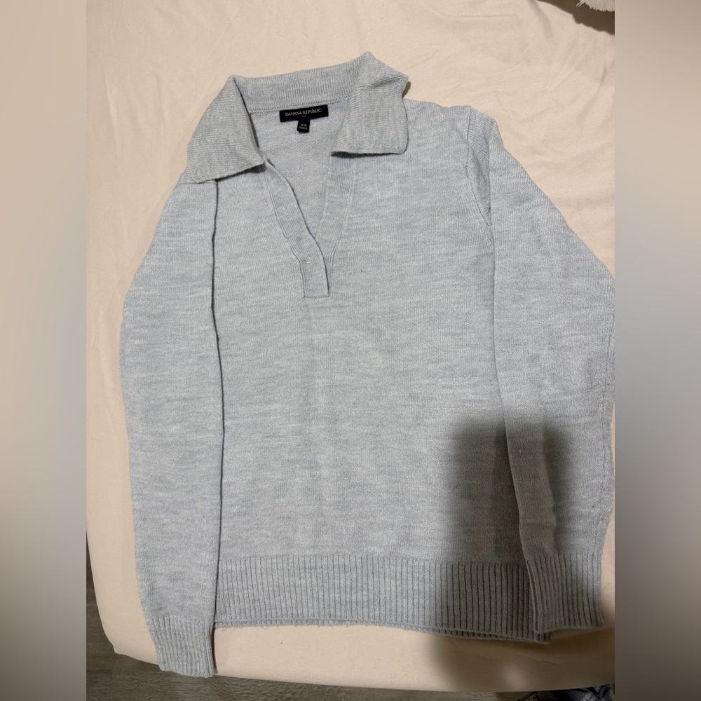 Banana Republic Light Gray V-Neck Sweater